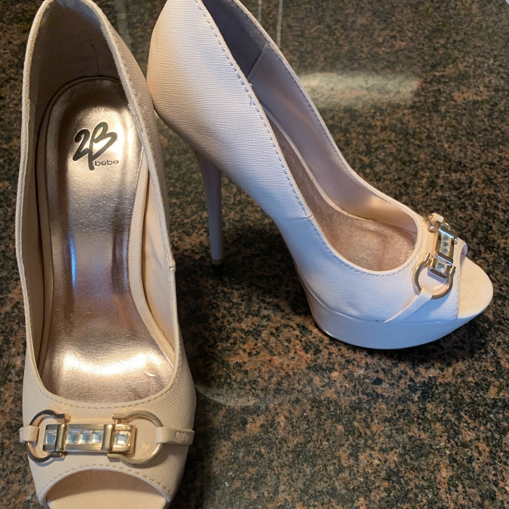 2bebe Cream/Beige peeptoe size 7